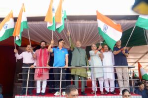 हर घर तिरंगा बाइक रैली: उपराष्ट्रपति ने दिखाई हरी झंडी, वंदे मातरम के 150 वर्ष पर आयोजन